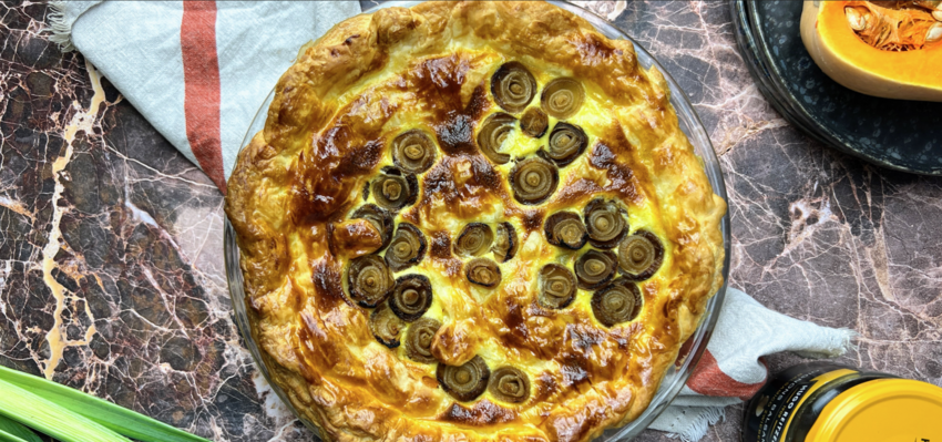 Kürbis-Gemüse Quiche mit Geister-Zwiebeln